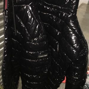 Coat / bubble jacket / wind breaker . Unisex